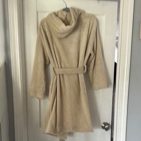 Summer & Rose Plush Cream Robe - Picture 3 of 4